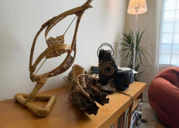 antara koleksi arca rotan yang dihasilkan oleh Ayue.