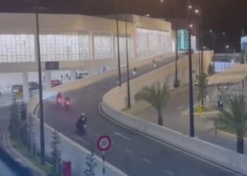 TANGKAP layar video tular menunjukkan sekumpulan ‘mat rempit’ ‘beraksi’ di balai pelepasan terminal baharu LTSIP Pengkalan Chepa, Kota Bharu, Kelantan.