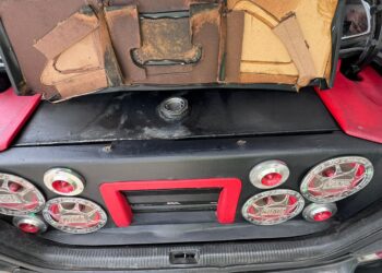 KENDERAAN dipandu seorang lelaki Thailand yang diubah suai untuk menyeludup petrol ke negara itu berjaya ditahan AKPS di Kompleks ICQS Bukit Kayu Hitam.