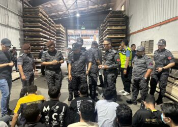 Seramai 133 pendatang asing tanpa izin (PATI) diberkas dalam operasi bersepadu di dua buah kilang di kawasan perindustrian Lembah Klang, hari ini.
