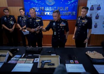 FADIL Marsus ketika sidang media kes samun bersenjata dan menyamar sebagai penjawat awam dan perkembangan kes rusuhan serta khianat di sebuah pusat hiburan di ibukota. -UTUSAN/ M. FIRDAUS M. JOHARI