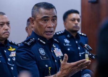 FADIL Marsus ketika sidang media kes samun bersenjata dan menyamar sebagai penjawat awam dan perkembangan kes rusuhan serta khianat di sebuah pusat hiburan di ibukota.-UTUSAN / M. FIRDAUS M. JOHARI