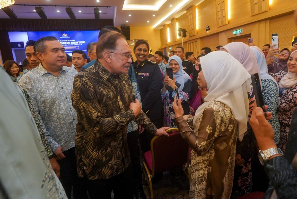 Krisis tenaga: ‘Penjawat awam perlu proaktif sampaikan fakta tepat’ – Anwar.
