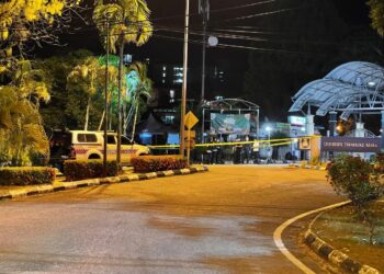 ANGGOTA unit forensik polis melakukan siasatan kes tembak di hadapan Universiti Teknologi Mara (UiTM) Cawangan Machang, Kelantan.