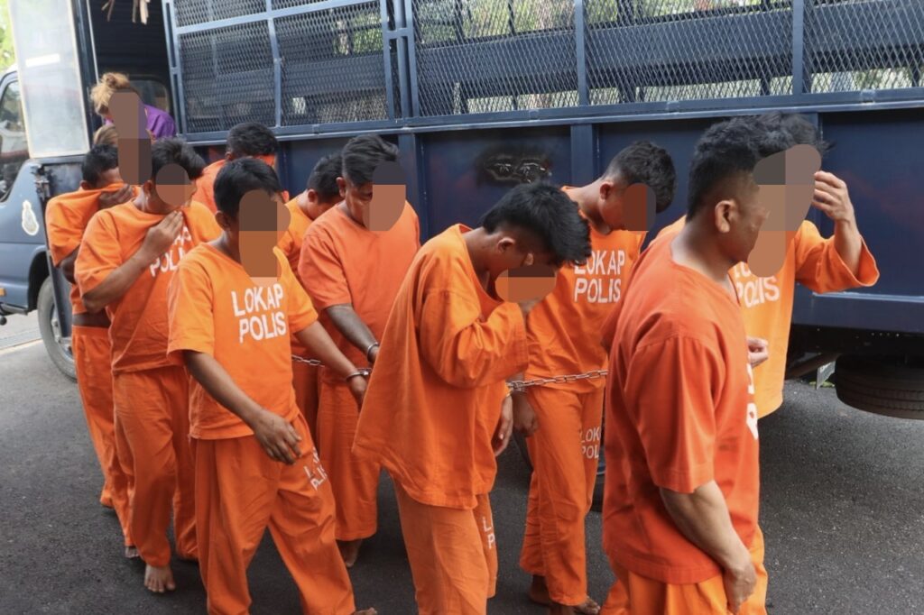 Samun bersenjata: 11 warga Indonesia direman seminggu