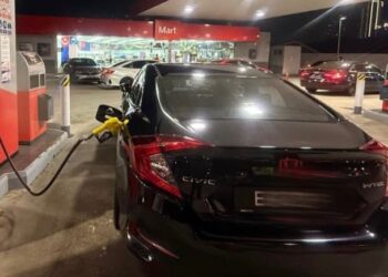 SEORANG lelaki warga asing ditahan manakala kenderaan berpendaftaran negara itu dirampas selepas didapati mengisi petrol RON95 di sebuah stesen minyak di sekitar Johor Bahru, Johor.