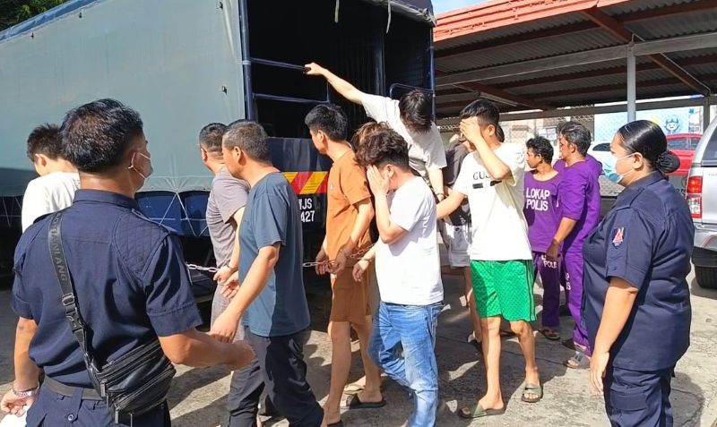 Sindiket ‘scammer’ dalam talian, 74 warga China direman