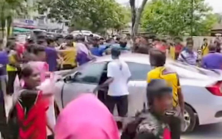 Pergaduhan sekumpulan pelajar kerana salah seorang individu ditampar