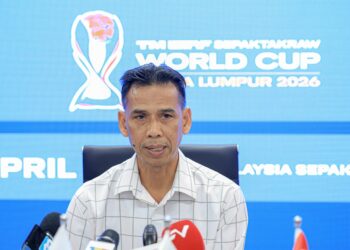 KETUA jurulatih sepak takraw kebangsaan, Ahmad Jais Baharun bercakap pada Majlis Pelancaran dan Pengundian TM ISTAF Sepak Takraw Piala Dunia 2026  di Kompleks Akademi Sepak Takraw Malaysia di sini hari ini.-UTUSAN/ FARIZ RUSADIO