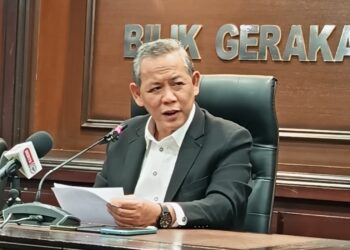 AMINUDDIN Harun pada sidang akhbar selepas mempengerusikan Mesyuarat Mingguan Exco di Seremban hari ini.-UTUSAN/NAZARUDIN SHAHARI