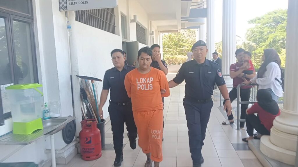 Penuntut universiti didakwa cuba bunuh, rogol juruterbang