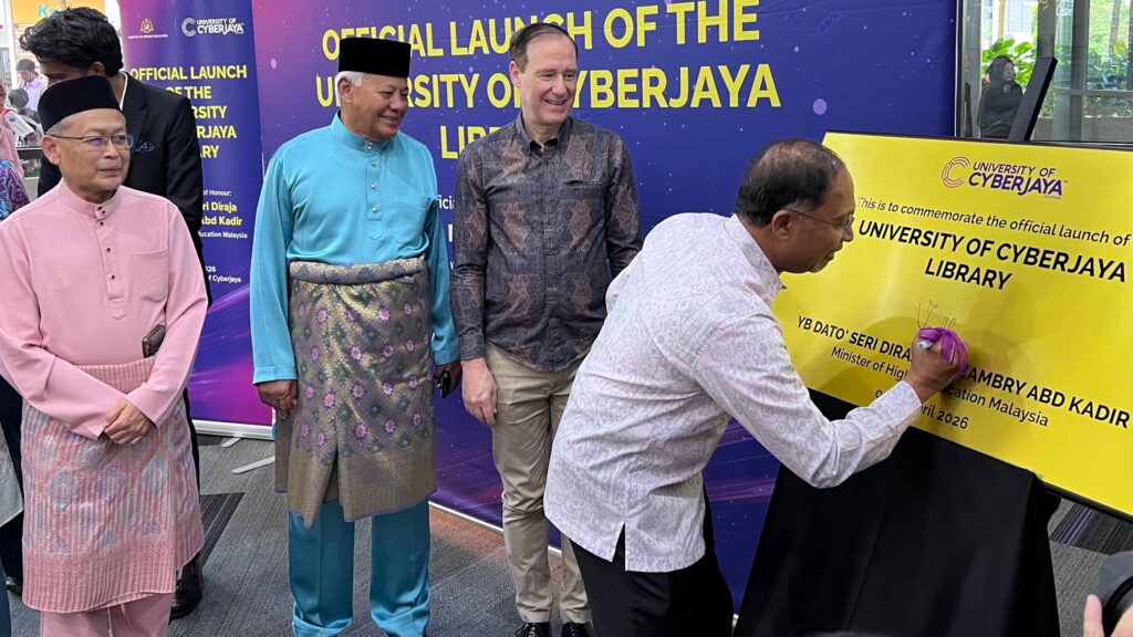 Adegan teater tak senonoh: Zambry tunggu penjelasan UM