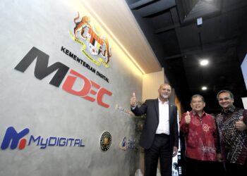 GOBIND Singh Deo pada majlis Pelancaran Pejabat Ekonomi Digital Wilayah Selatan, MDEC, Iskandar Puteri, Johor hari ini.-UTUSAN/RAJA JAAFAR ALI