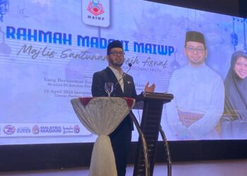 ZULKIFLI Hasan berucap pada perasmian Rahmah Madani MAIWP: Majlis Santunan Kasih Asnaf 2026 di Dewan Perdana Felda, Kampung Datuk Keramat, Kuala Lumpur hari ini.