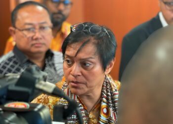 AZALINA Othman Said selepas menghadiri Mesyuarat Jawatankuasa Pilihan Khas kali ketiga di Parlimen hari ini.