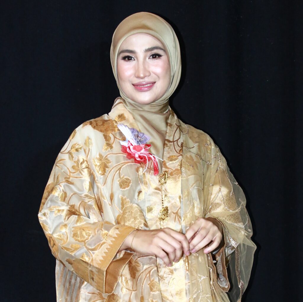 Teman Ariq seorang mualaf, buat masa ini mereka hanya berkawan baik- Ozzlyn Wati