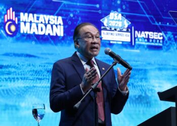 ANWAR Ibrahim sewaktu berucap dalam Majlis Perasmian ame­ran Perkhidmatan Pertahanan Asia (DSA) 2026 & Pameran Keselamatan Kebangsaan (NATSEC) 2026 di Pusat Pameran dan Dagangan Antarabangsa Malaysia (MITEC) di sini, hari ini.- UTUSAN/AMIR KHALID