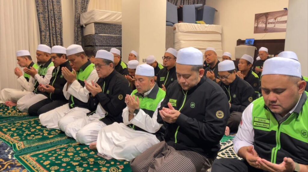 Petugas haji iringi operasi haji dengan munajat