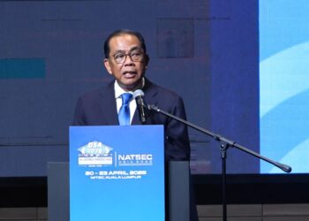 MENTERI Pertahanan, Datuk Seri Mohamed Khaled Nordin berucap 
pada perasmian Majlis Putrajaya Forum 2026 di Pusat Pameran dan 
Dagangan Antarabangsa (MITEC) di Kuala Lumpur semalam.