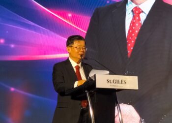 CHOW Kon Yeow ketika berucap pada majlis pelancaran program BE Associate oleh PCEB di George Town, Pulau Pinang hari ini.