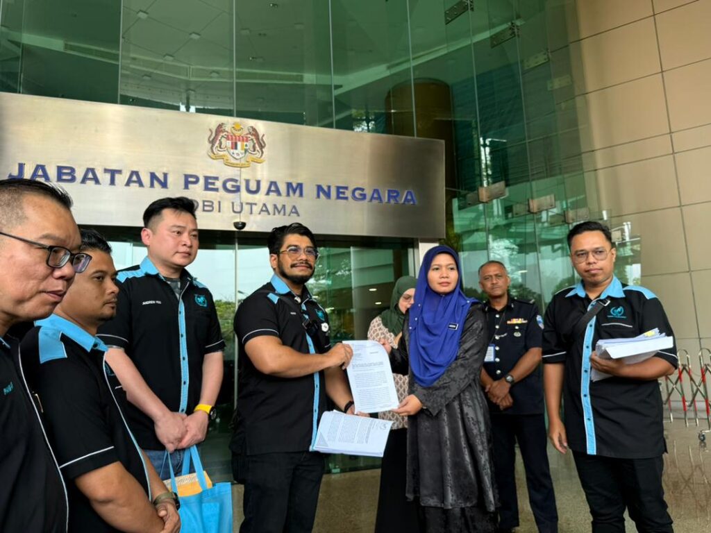 Malaysian man loses RM40,000 to vending machine investment scam, forced to take on multiple jobs