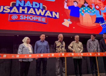FAHMI Fadzil sewaktu merasmikan Majlis Pelancaran Nadi Usahawan @ Shopee di Putrajaya hari ini.