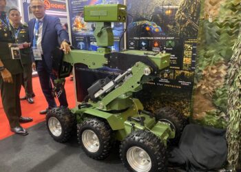 KENDERAAN Pelupusan Bahan Letupan Kawalan Jarak Jauh (EOD) yang dipamerkan di Pameran Perkhidmatan Pertahanan Asia (DSA) & Pameran Keselamatan Kebangsaan (NATSEC) 2026 di Pusat Pameran dan Dagangan Antarabangsa Malaysia (MITEC), hari ini. - UTUSAN/AMIR KHALID