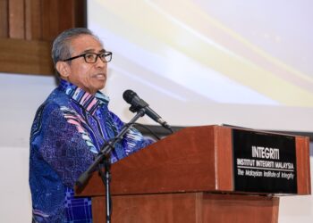 Ketua Setiausaha Negara merangkap Pengerusi Institut Integriti Malaysia (IIM), Tan Sri Shamsul Azri Abu Bakar berucap pada Program Bual Bicara Integriti sempena Sambutan Ulang Tahun Ke-22 IIM di Menara Integriti di sini hari ini. GAMBAR: FARIZ RUSADIO