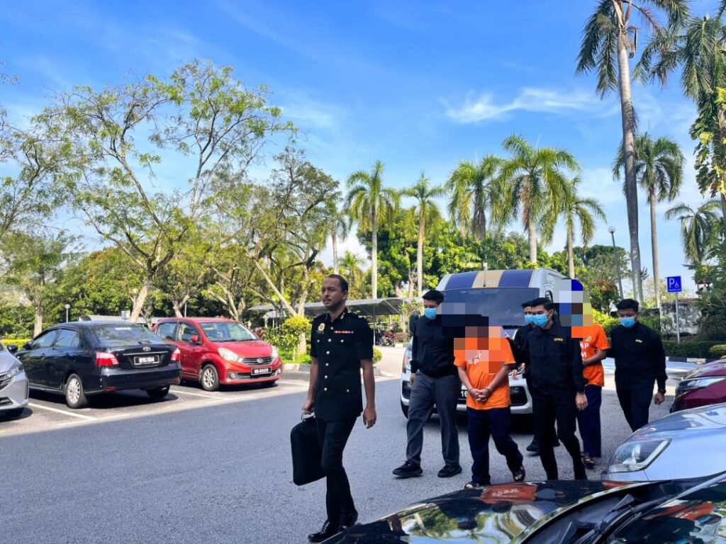 Seleweng dana RM230 juta: Timbalan YDP Ikram disambung reman