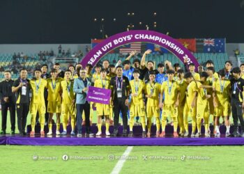 SKUAD B-16 negara muncul naib juara Kejuaraan ASEAN B-17 di Indonesia, semalam. - Ihsan FAM