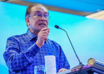 ANWAR Ibrahim ketika majlis Pelancaran Pusat Inovasi & Makmal Al Huawei di The Exchange 106@TRX, Kuala Lumpur hari ini.