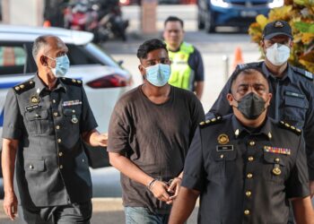 M. Saravanan didakwa di Mahkamah Sesyen Kuala Lumpur, hari ini. -UTUSAN/AMIR KHALID