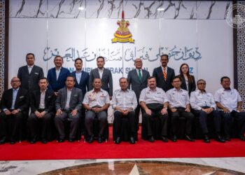 ANWAR Ibrahim selepas mempengerusikan Mesyuarat Pembangunan Daerah Petaling.