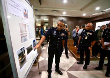 ADZLI Abu Shah menunjukkan kenderaan dinaiki suspek yang turut dirampas setelah ditahan di sebuah inap desa di Alor Setar, Kedah. - UTUSAN/SHAHIR NOORDIN