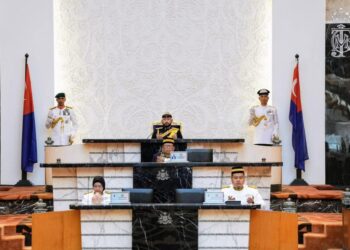 PEMANGKU Sultan Johor, Tunku Mahkota Ismail berkenan menyempurnakan Pembukaan Rasmi Penggal Persidangan Kelima Dewan Negeri Johor yang ke-15 di Kota Iskandar, hari ini.