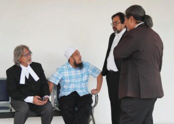 EBIT Lew bersama peguam bela Ram Singh, Kamarudin Mohmad Chinki dan Prabjit Singh Gill.