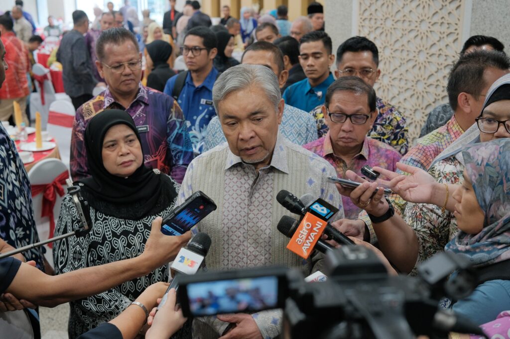 Krisis tenaga: Jangan salahkan kerajaan, cari jalan bantu sama-sama – Ahmad Zahid