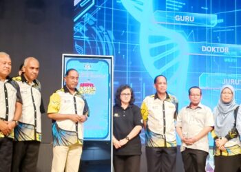 ZAMBRY Abd. Kadir (empat dari kiri) pada Majlis Perasmian Penutup JMU 2026 di Dewan Tuanku Canselor, UPSI Kampus Sultan Azlan Shah di Tanjung Malim hari ini.