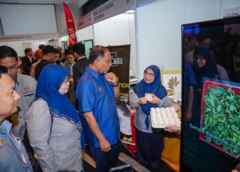 ZAMBRY Abd. Kadir melawat reruai pameran selepas merasmikan Persidangan Public - Private Research Network (PPRN) 2026 di Whyndham Grand Bangsar. UTUSAN/SADDAM YUSOFF