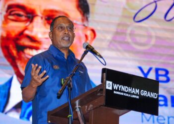 ZAMBRY Abd. Kadir menyampaikan ucapan perasmian Persidangan Public - Private Research Network (PPRN) 2026 di Whyndham Grand Bangsar. UTUSAN/SADDAM YUSOFF