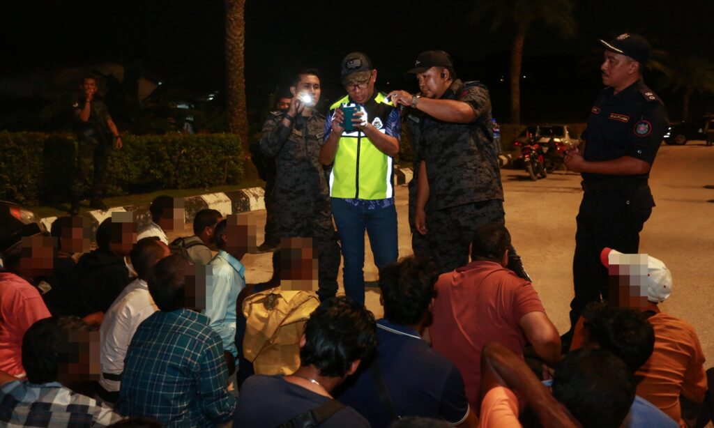 Tiga kawasan rumah kongsi diserbu, 214 PATI ditahan