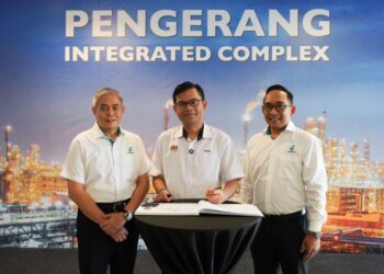 AKMAL Nasrullah Mohd. Nasir mengadakan lawatan ke Pengerang Integrated Complex (PIC) semalam.