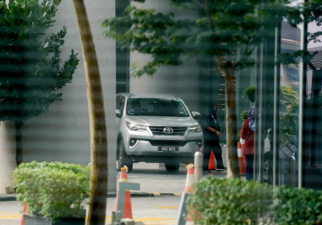 Anak perempuan Tun Daim didakwa esok