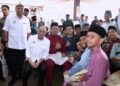 ANWAR Ibrahim ketika melawat SMK Clifford di Kuala Kangsar hari ini. - UTUSAN/ZULFACHRI ZULKIFLI