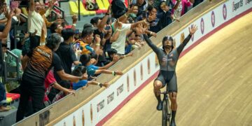 DATUK Azizulhasni Awang ketika meraikan kejayaan meraih gangsa pada Piala Dunia Trek 2026 di Velodrom Nasional Malaysia, Nilai, hari ini. - UTUSAN/ISKANDAR ISHAK