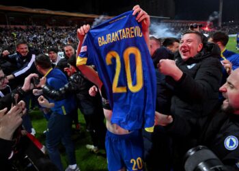 PEMAIN dan penyokong Bosnia-Hercegovina meraikan kejayaan mereka apabila berjaya layak beraksi di Piala Dunia 2026. - AFP