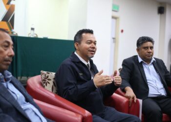 ZUHAIZAR Abdul Karim (tengah) pada sidang akhbar selepas Mesyuarat Agung Tahunan DPMM Kedah di Alor Setar. -UTUSAN/ SHAHIR NOORDIN