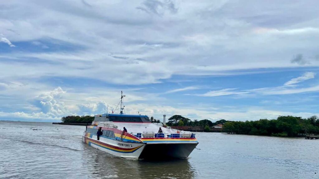 Catuan feri sukarkan penduduk Langkawi