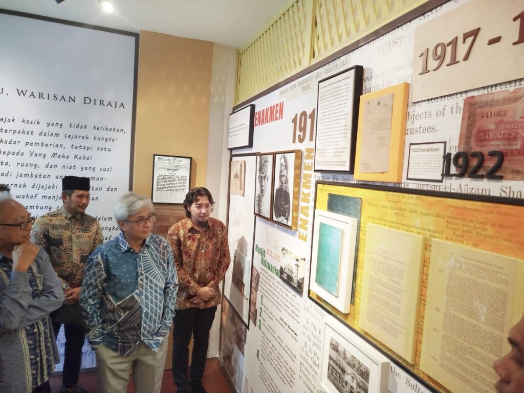 Galeri pamer 100 tahun sejarah wakaf diraja Perak