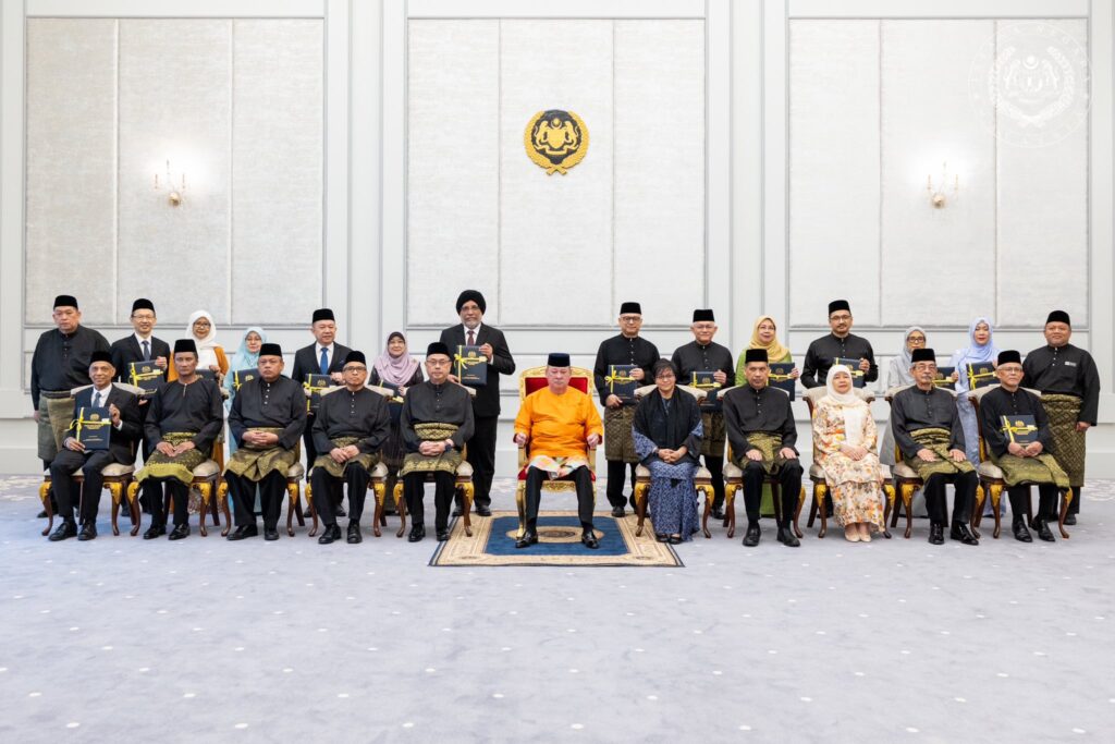 Agong kurnia surat cara pelantikan kepada 14 hakim